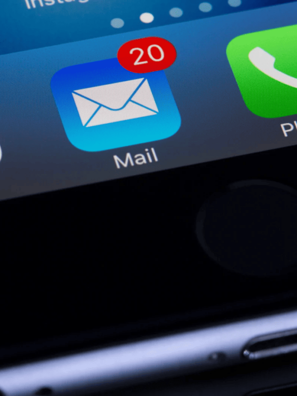 Conectores en inglés para emails profesionales: cómo mejorar la claridad y la imagen de tu empresa