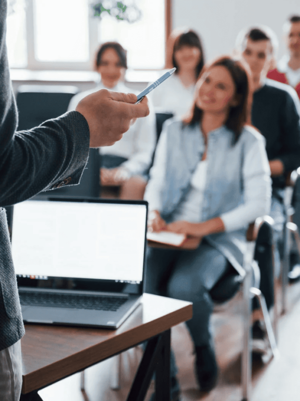 Cómo diseñar un plan de formación en inglés en empresa según el nivel de los empleados